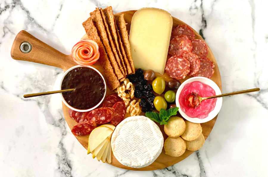 How to Make a Pinterest-Worthy Charcuterie & Cheese Board for Valentine's Day